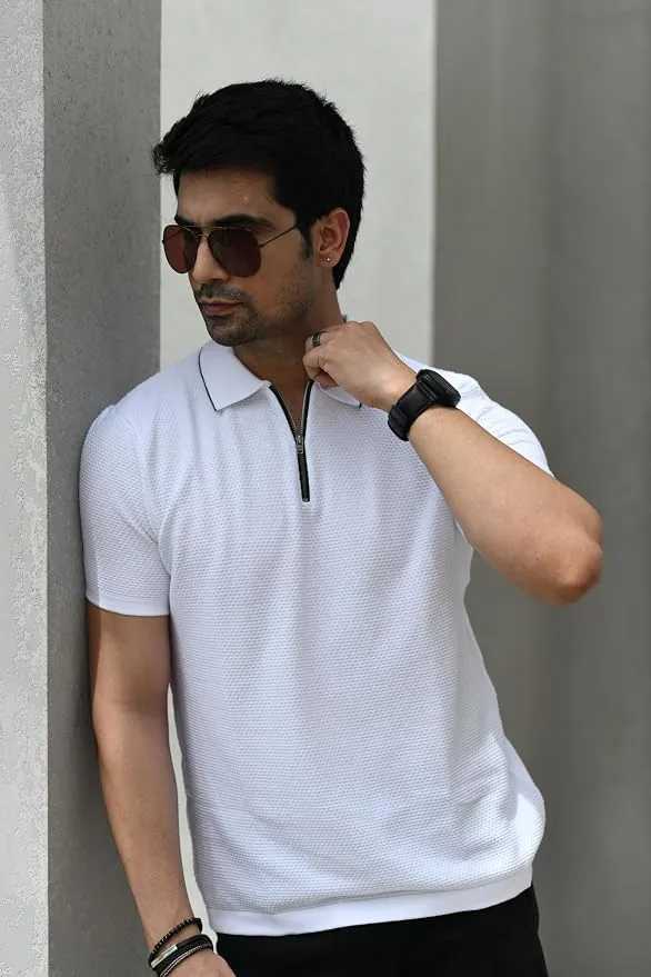 Side detail of the structured collar of the white Posh Monk polo