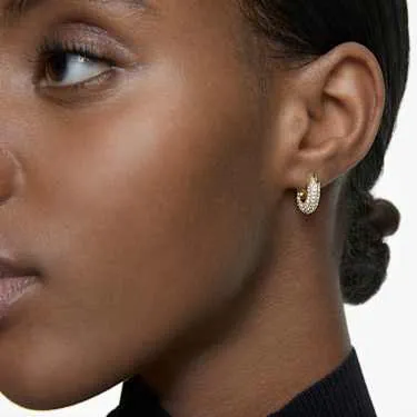 Detail view of the Dextera pavé crystal pattern repeating around the curve of the small hoop